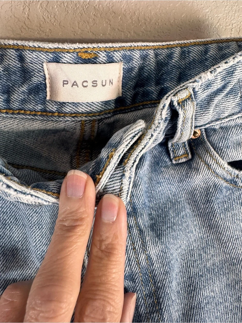 PacSun Light Wash‎ Distressed Straight Leg Jeans